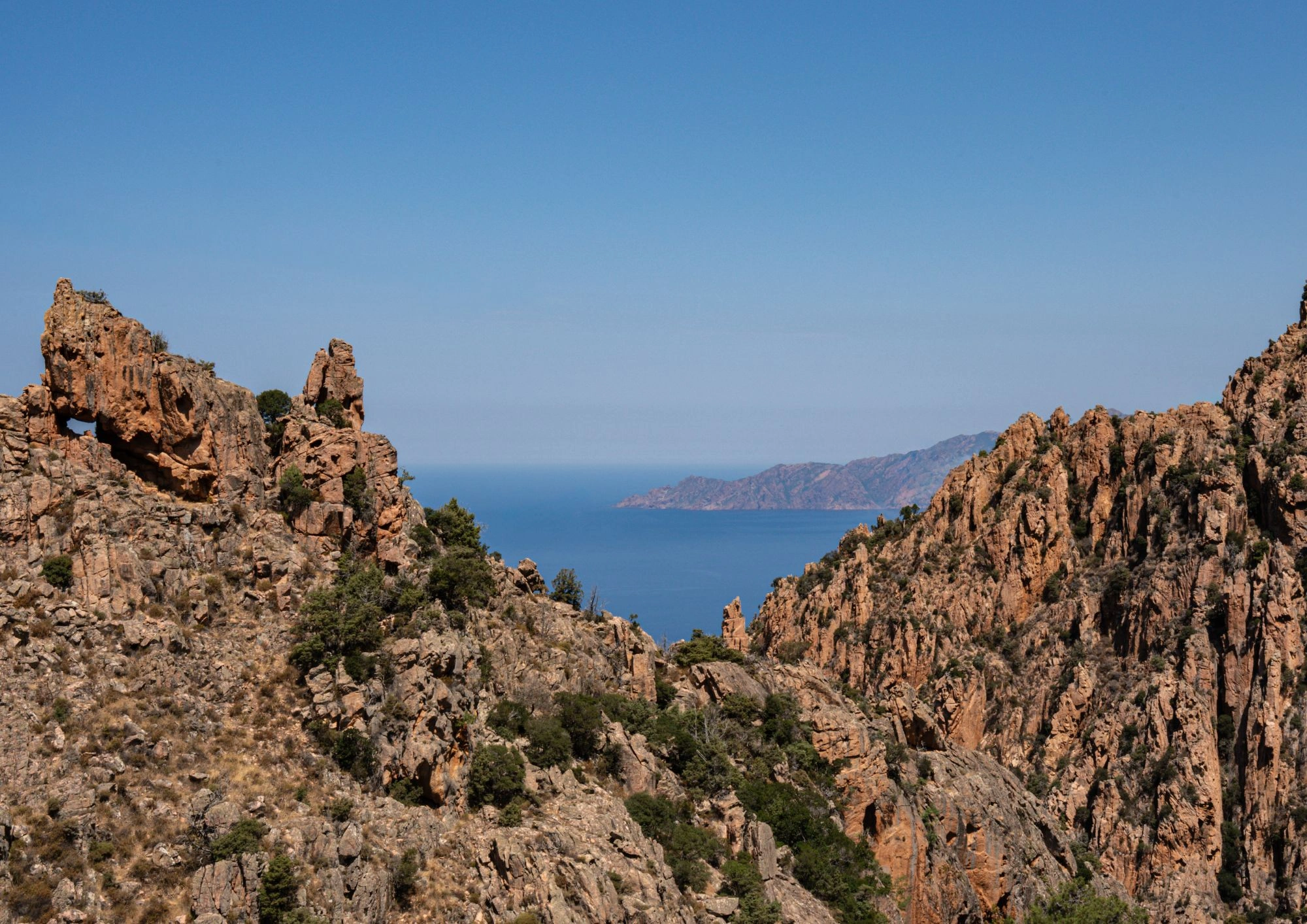 Wie kann man die Calanques de Piana besichtigen?