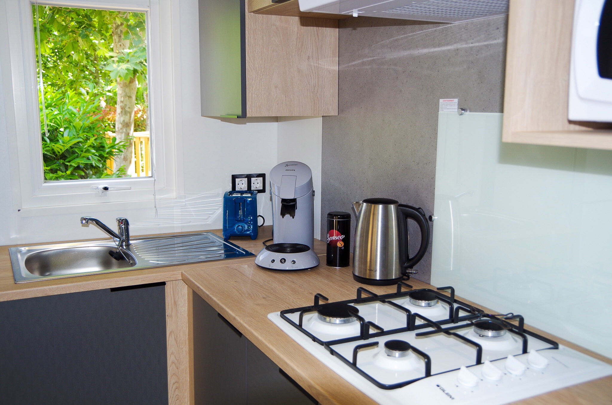 Cuisine du mobil home avec cafetière !