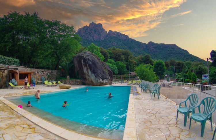 Coucher de soleil à la piscine